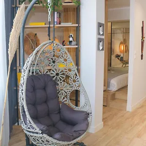 דירה Luxury 80m2 With Balcony Downtown, סלוניקי
